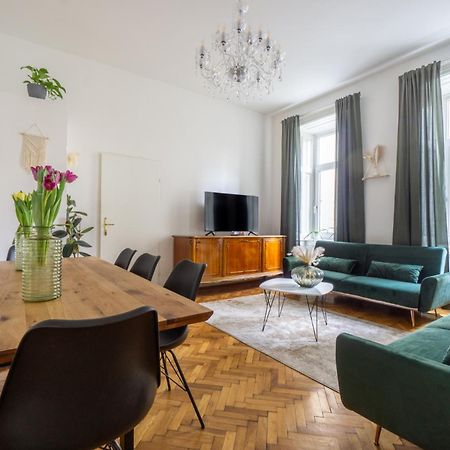 Central Apartment In Viennese Old Building Exterior photo