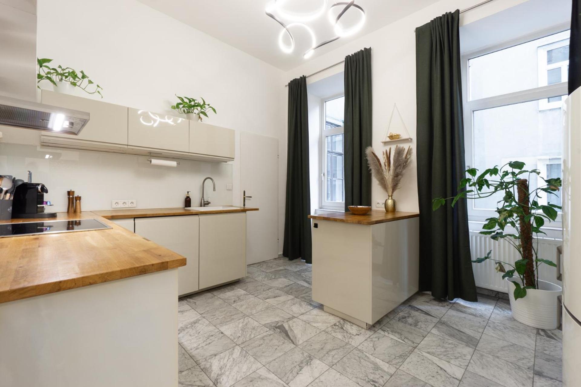 Central Apartment In Viennese Old Building Exterior photo